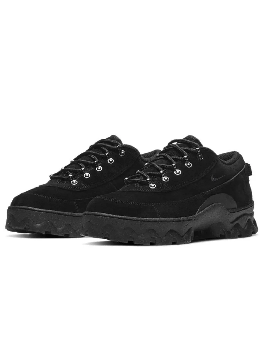 NWOB Nike Lahar Low Triple Black Sneakers. Size 8.
